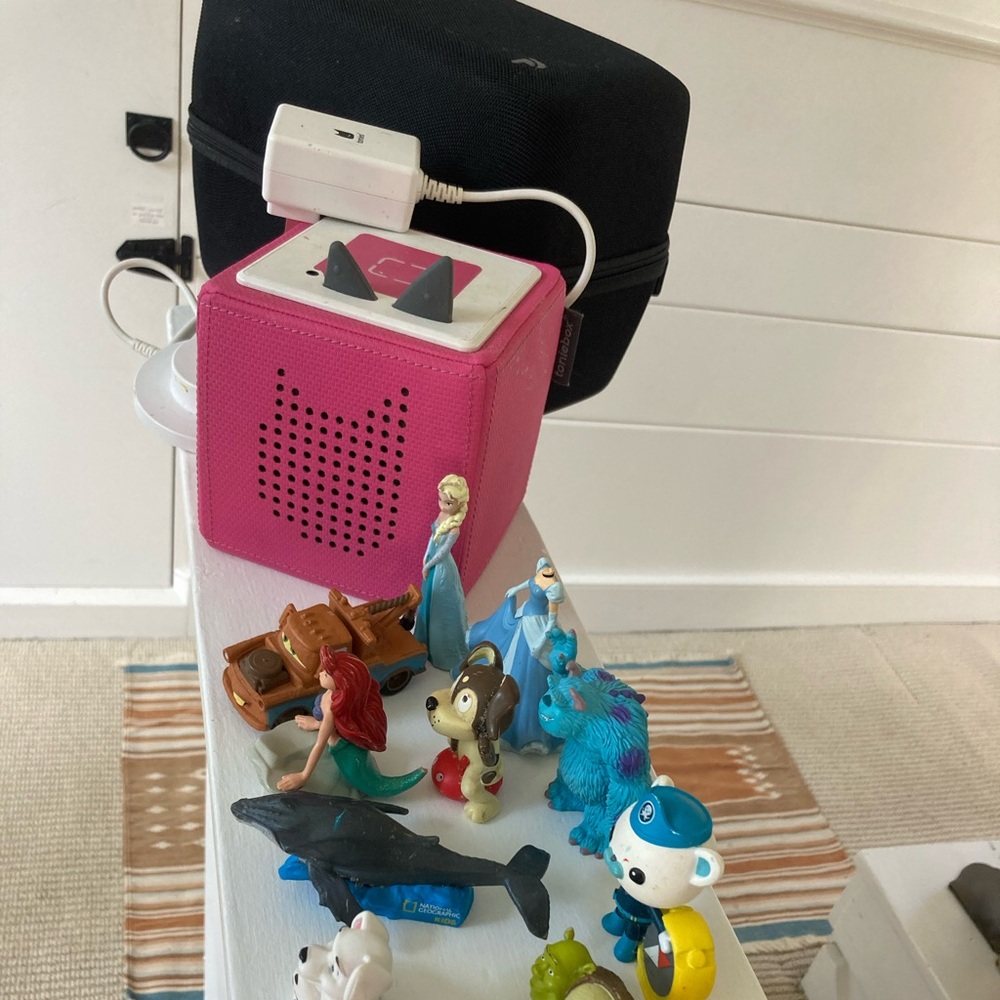TONIES pink with 12 characters + box and charger